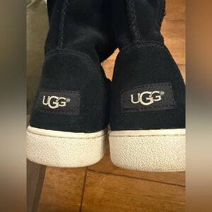 UGG Mika Black Sneaker Boots Women’s Sz 10